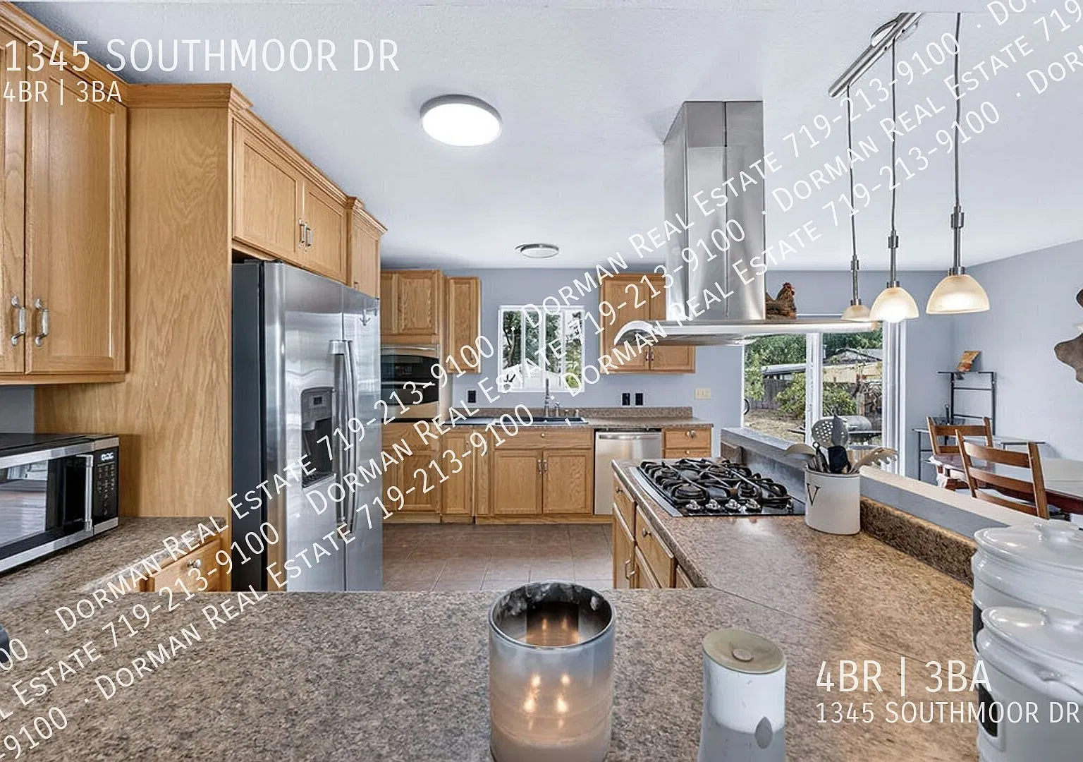 Spacious 4-bedroom 3 bathroom with private primary suite. — Photo 3