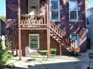 2204 W Roscoe St, Chicago, IL 60618