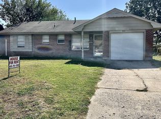 932 SW 2nd St, Moore, OK 73160