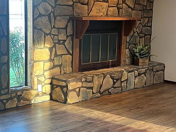 4th image of 2805 NE Shelter Creek Dr