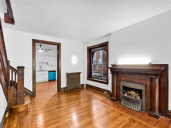 5th image of 1231 W Walnut St