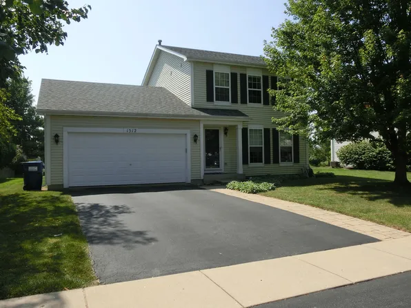 1512 Bluestem Ln, Minooka, IL 60447