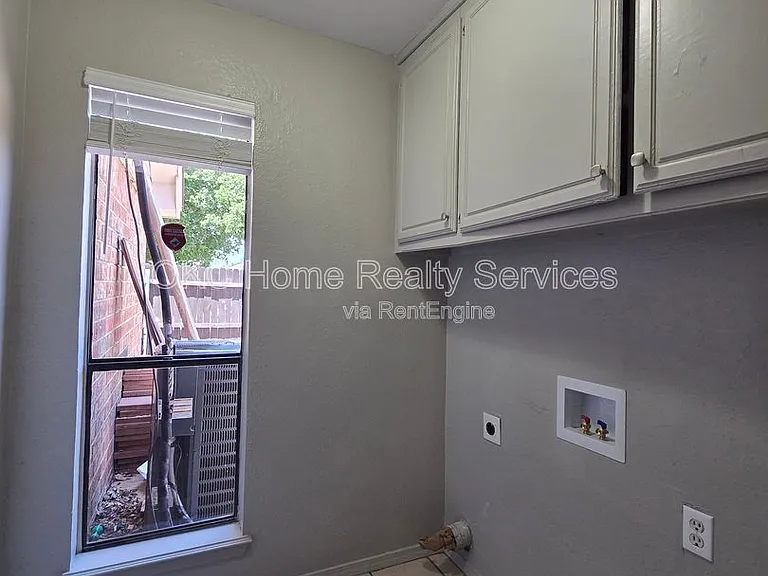 6715 Lyrewood Ln — Photo 15