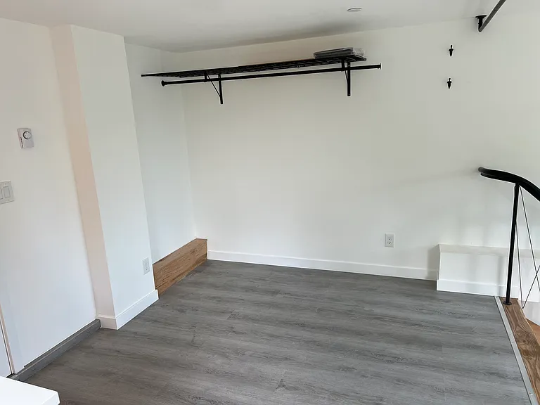 1027 Sturgus Ave S #5-1 — Photo 11