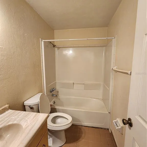 2529 NW 62nd Pl — Photo 21