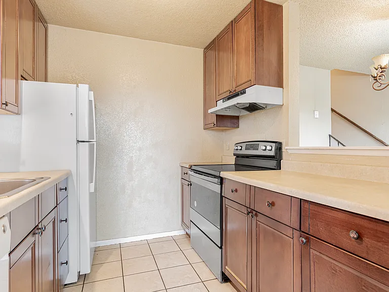 Good size kitchen with lots of storage