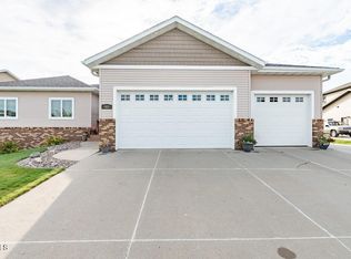 4631 Amberglow Pl, Bismarck, ND 58503