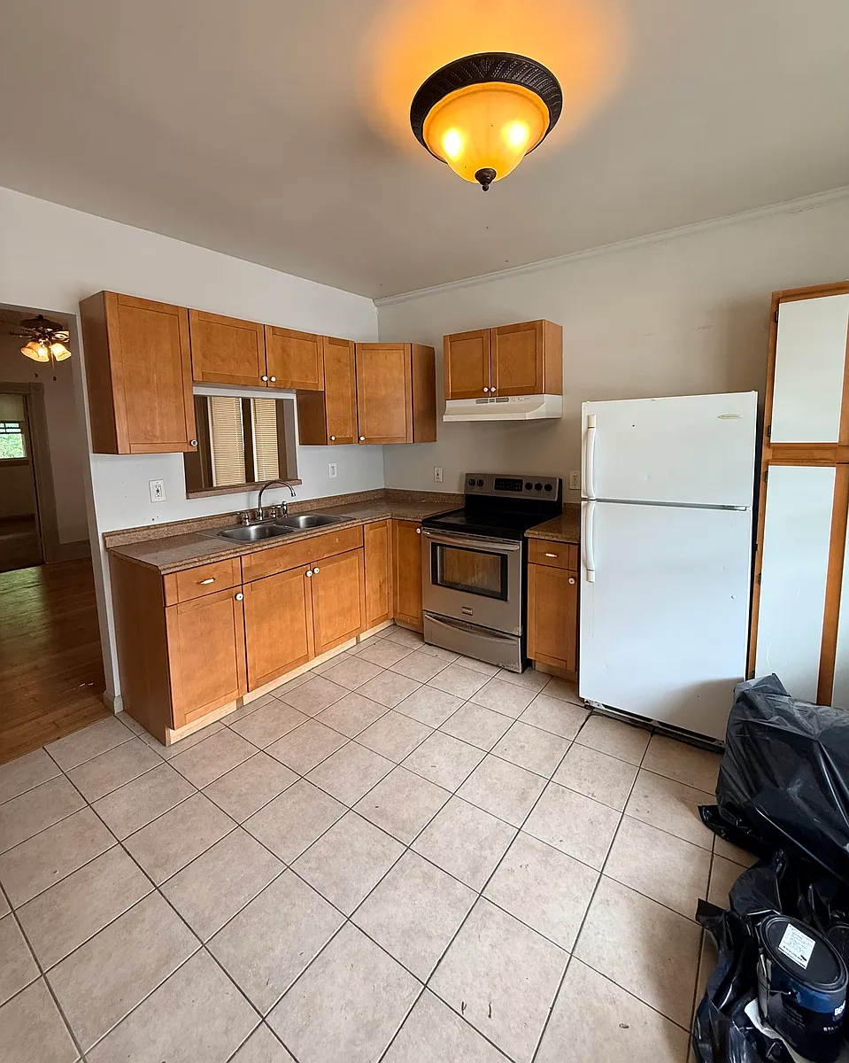Building Photo - 127 West Ave #1