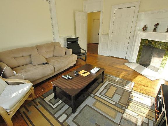 2nd image of 128 Hemenway St #1