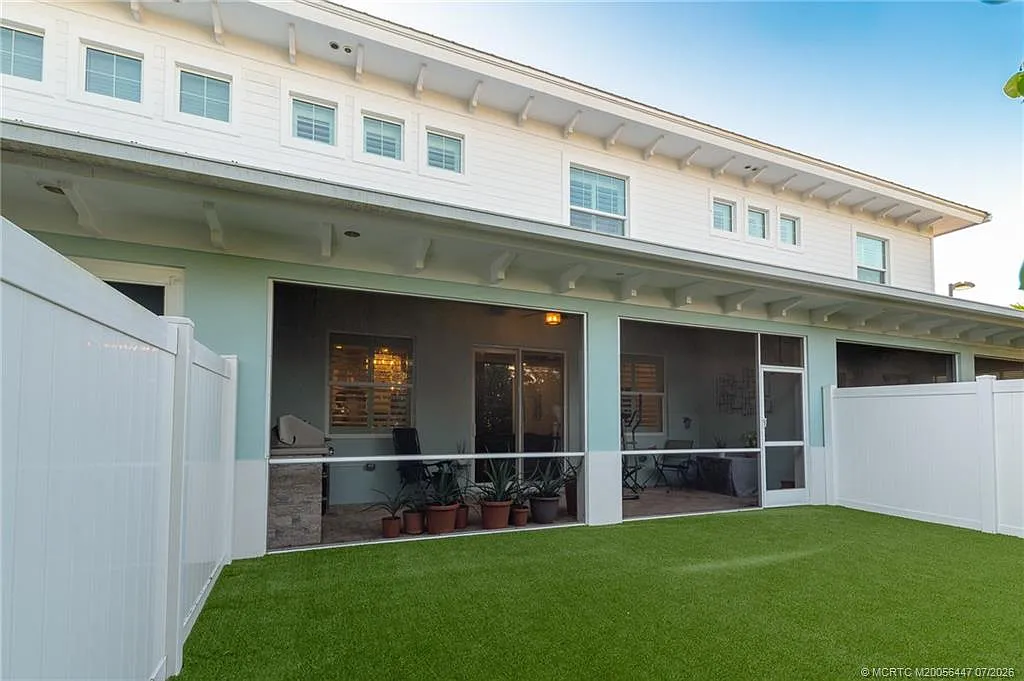 3 bed, 2.5 bath, 2022 sqft, $3,500 — Photo 3
