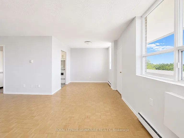 525 Eglinton Ave E #804 — Photo 4