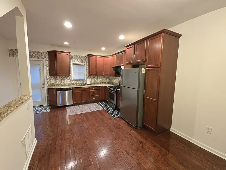 1319 S 16th St — Photo 2