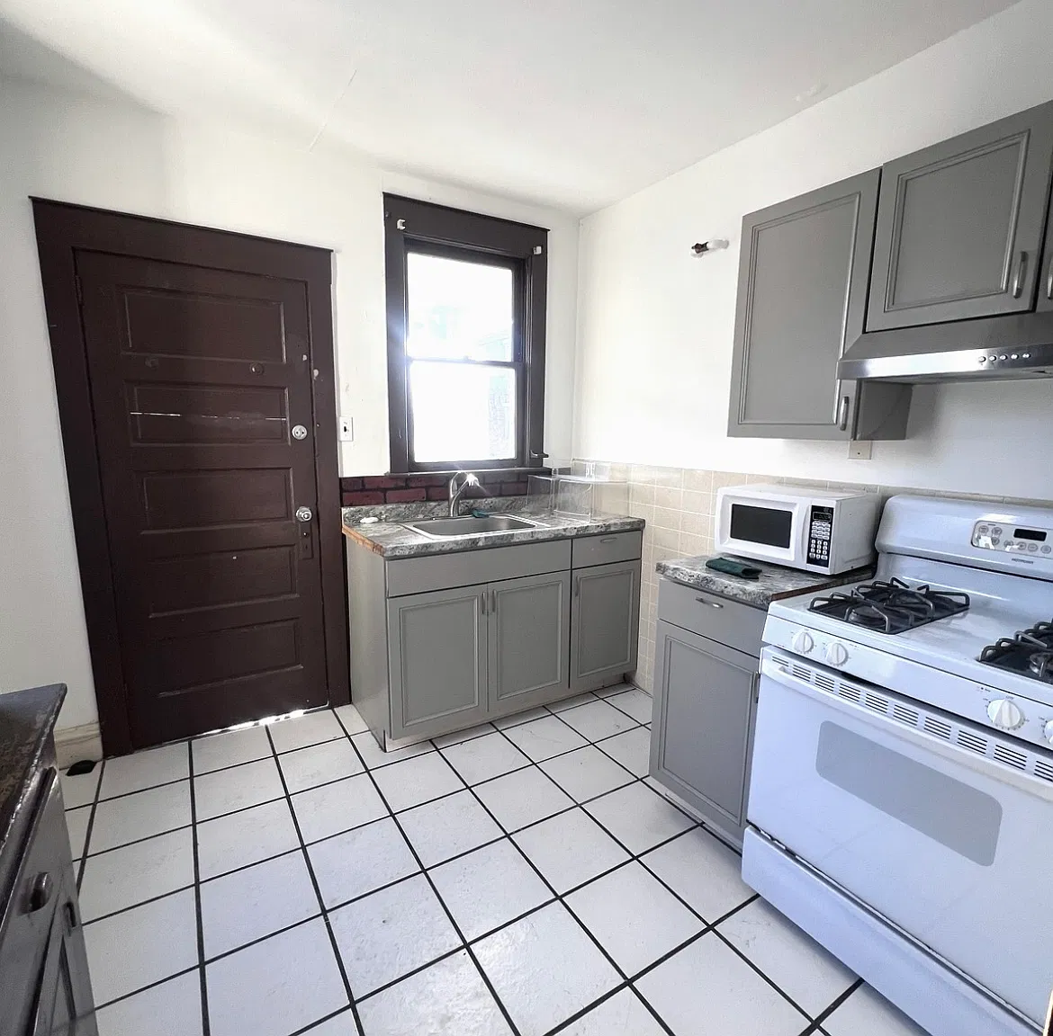 322 E Glenwood Ave — Photo 4