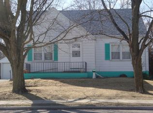 430 N 2nd St, Cissna Park, IL 60924