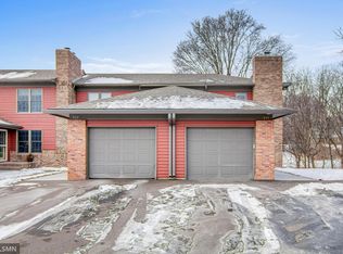 531 Hunter Hill Rd, Hudson, WI 54016