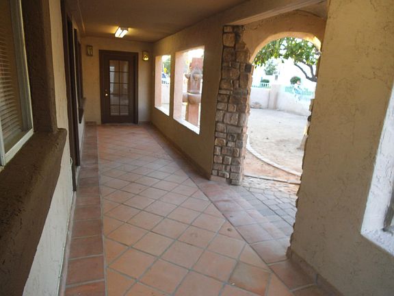 2nd image of 1605 W Sahuaro Dr