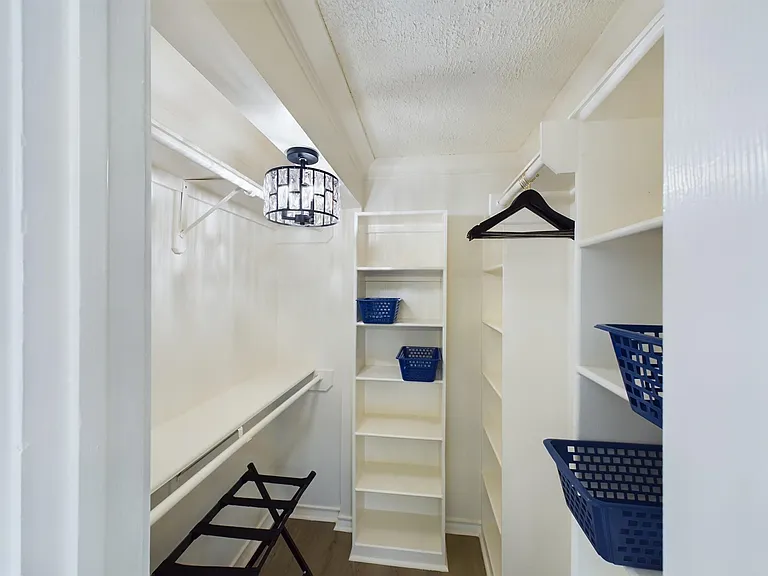 7702 Antoine Dr — Photo 24