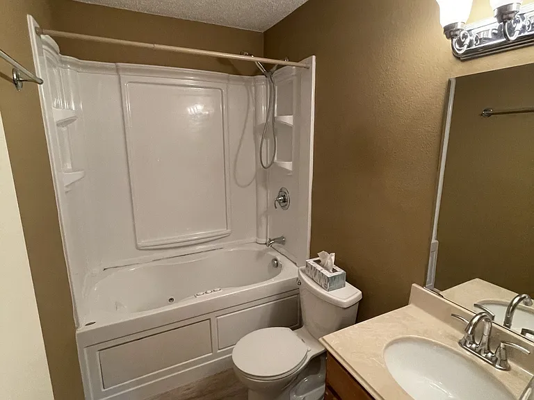 3202 Fairview Dr — Photo 3