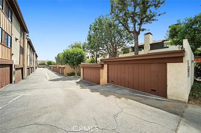 detached 2 car garage.