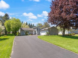 9 Falling Brook Rd, Fairport, NY 14450