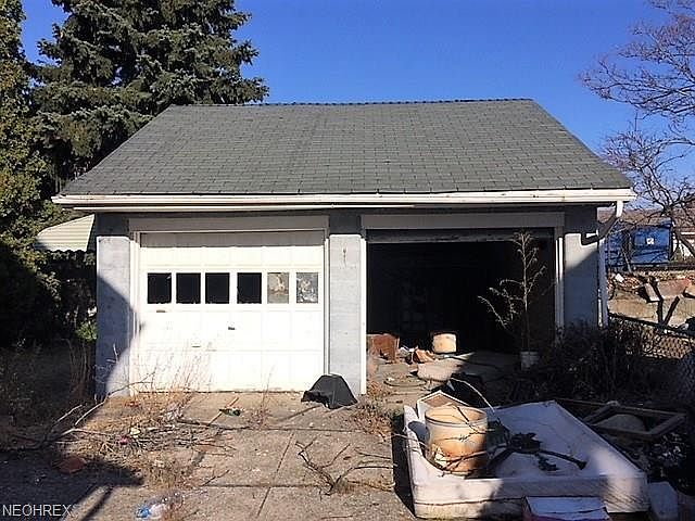 2nd image of 3322 Roehl Ave