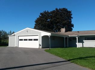 28 Drumlins Ter, Syracuse, NY 13224