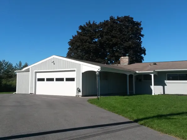 28 Drumlins Ter, Syracuse, NY 13224