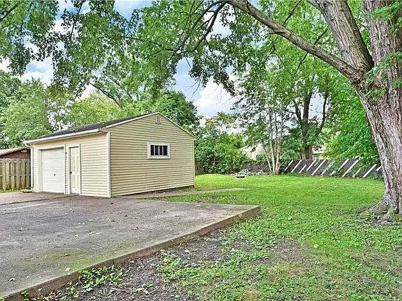 4th image of 1567 Thalia Ave