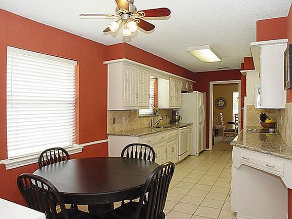 4th image of 16087 Longvista Dr