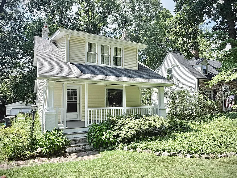 284 Castle Blvd — Photo 1