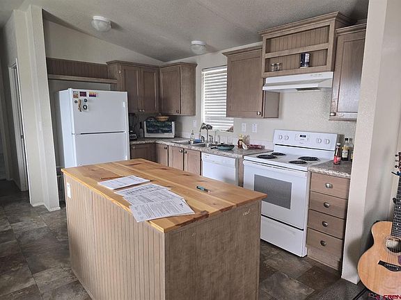 4th image of 995 N Oak Drive
