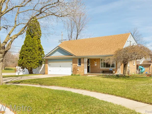 36890 Pepper Ct, Sterling Heights, MI 48312