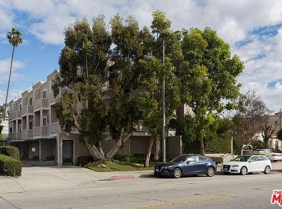 2nd image of 1924 S Barrington Ave APT 4