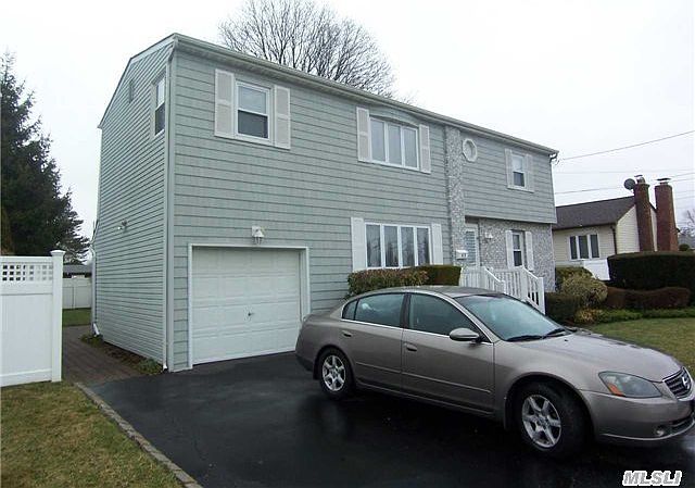 2nd image of 412 N Bleeker Dr