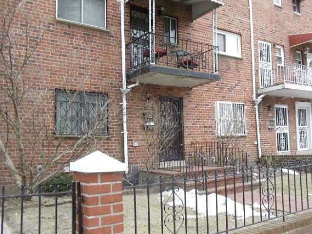 2nd image of 950 Jerome St