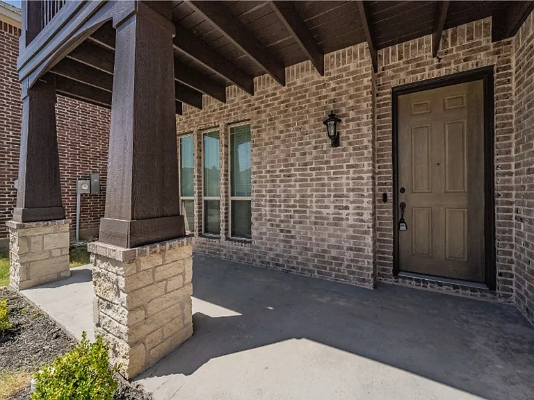 504 Ridgewater Trl — Photo 4