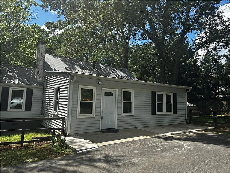 10790 Waters Rd — Photo 33