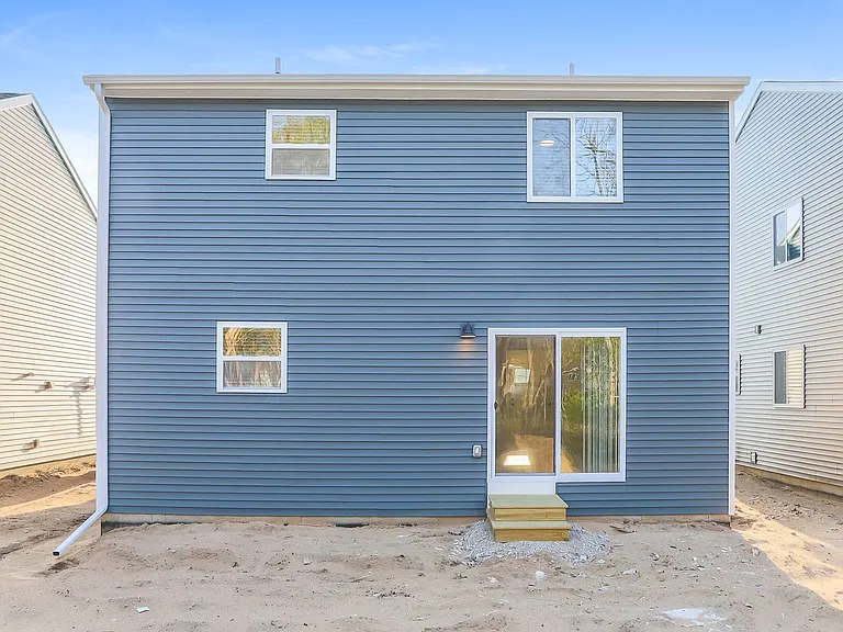 366 N Sherman St — Photo 27