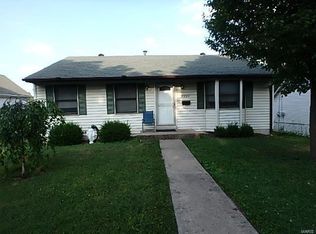 2220 N Benton Ave, Saint Charles, MO 63301