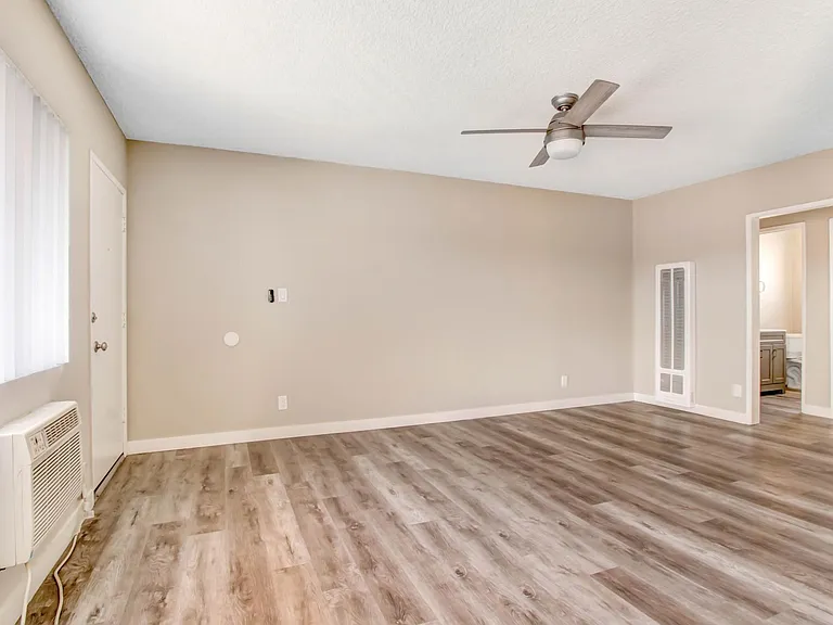 19905 Roscoe Blvd — Photo 6