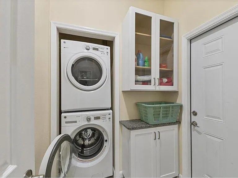 3521 Almeria Ave — Photo 15