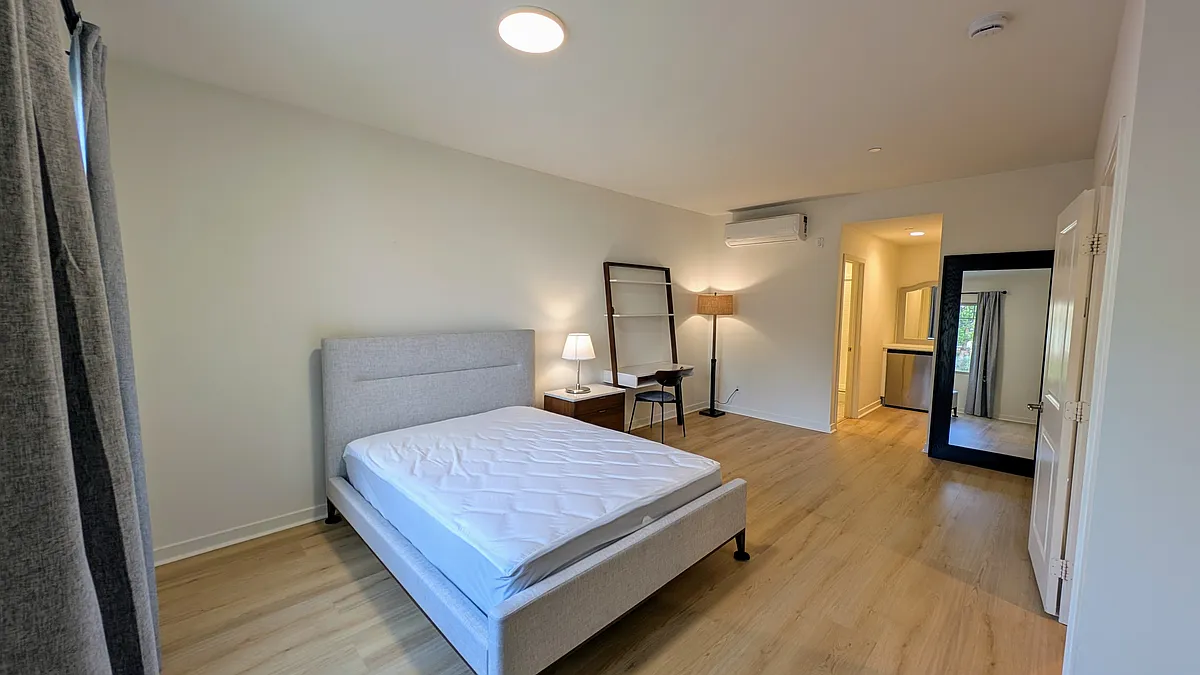 Building Photo - 157 Episode