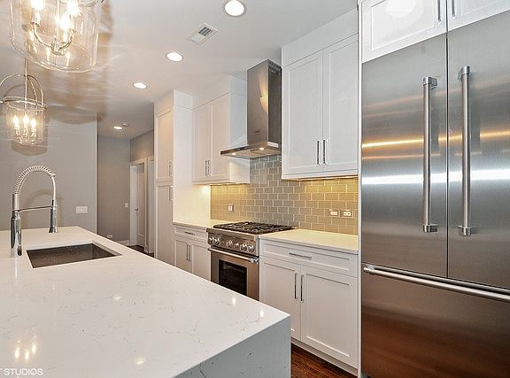 5th image of 3914 N Damen Ave #304