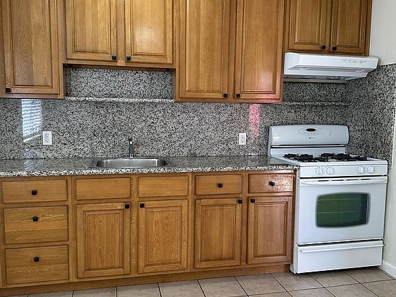 3rd image of 103 Eastwood Ct