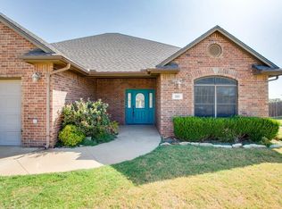 505 Grizzly Ln, Enid, OK 73703