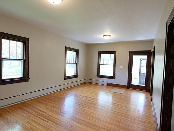 4th image of 1205 Fargo Ave