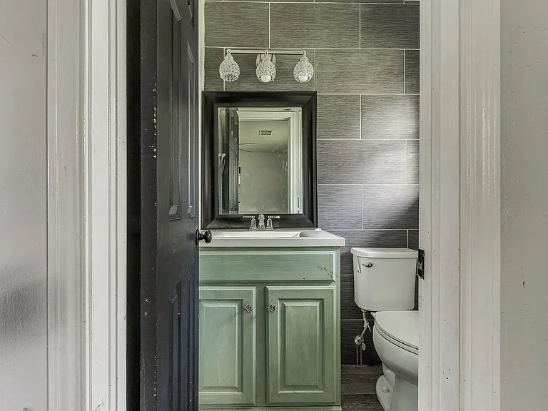 105 Paul Ave — Photo 11