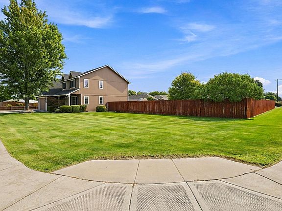 4th image of 621 S Young Ct