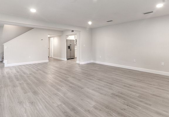 3rd image of 629 Bosphorous Ave