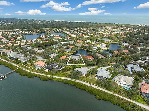 4th image of 700 Marbrisa River Lane